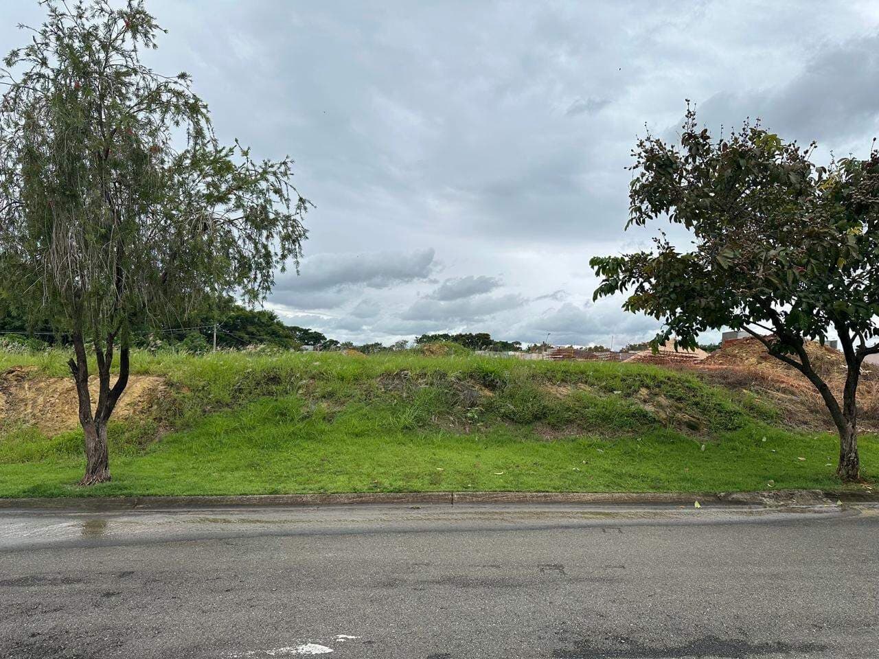 Lote em condomínio à venda no Condomínio Monte Verde
