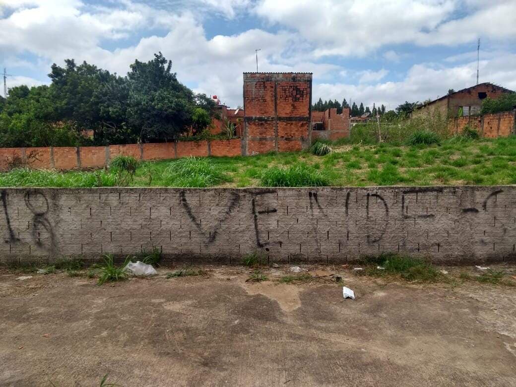 Lote à venda no Jardim Moreira