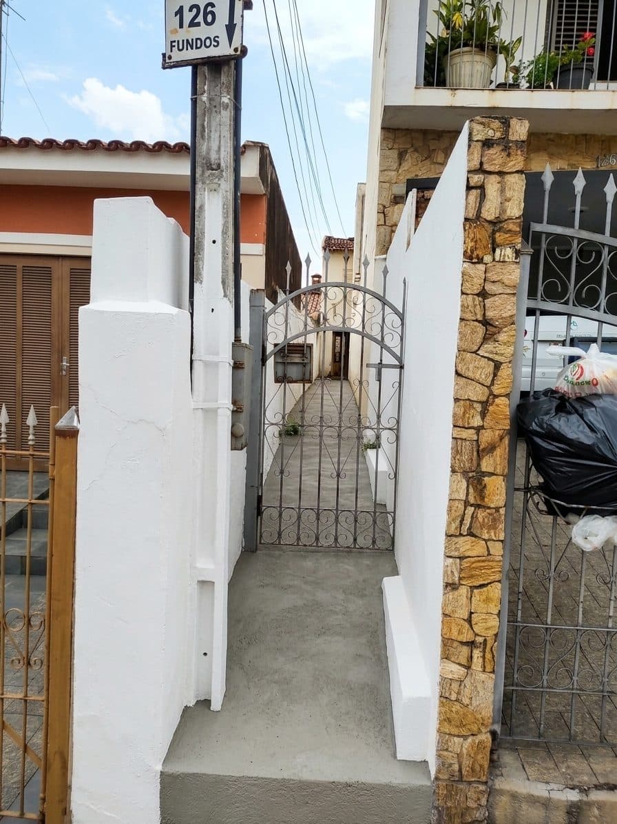 Casa à venda, nos fundos, Jardim Bela Vista